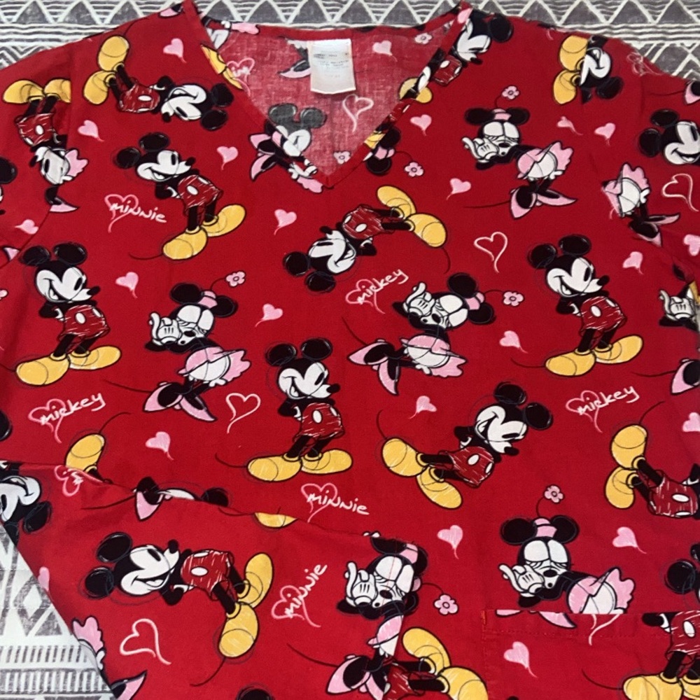 Women’s scrub shirt three pocket available